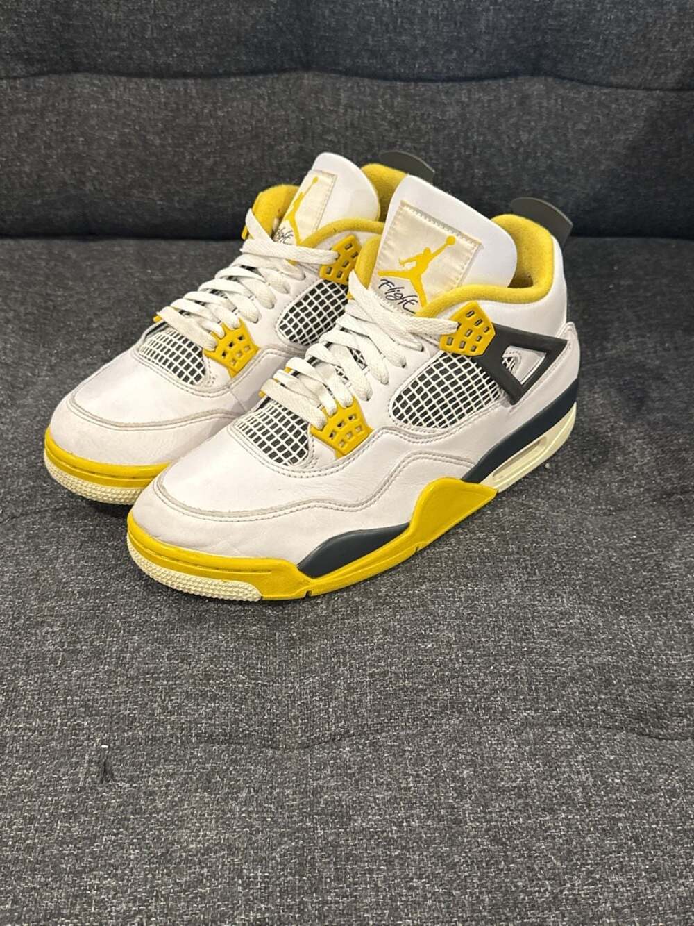 10W / 8.5M / 42EU - Air Jordan 4 Retro WMNS 'Vivid Sulfur'